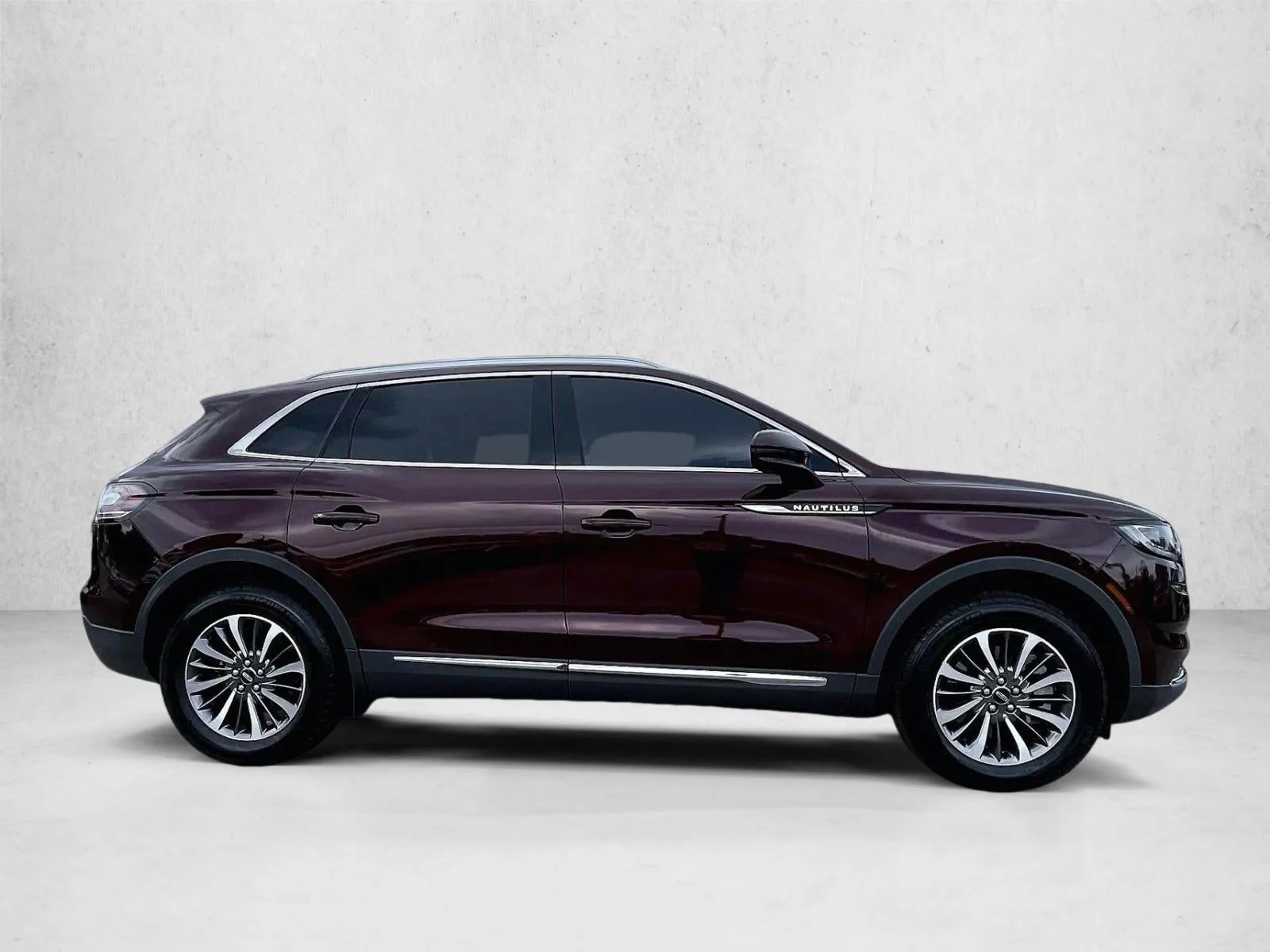 2023 Lincoln Nautilus Standard photo 5