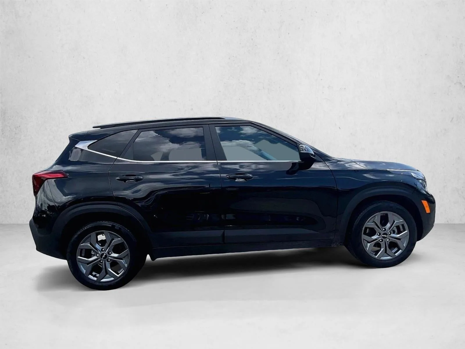 2024 Kia Seltos S photo 5
