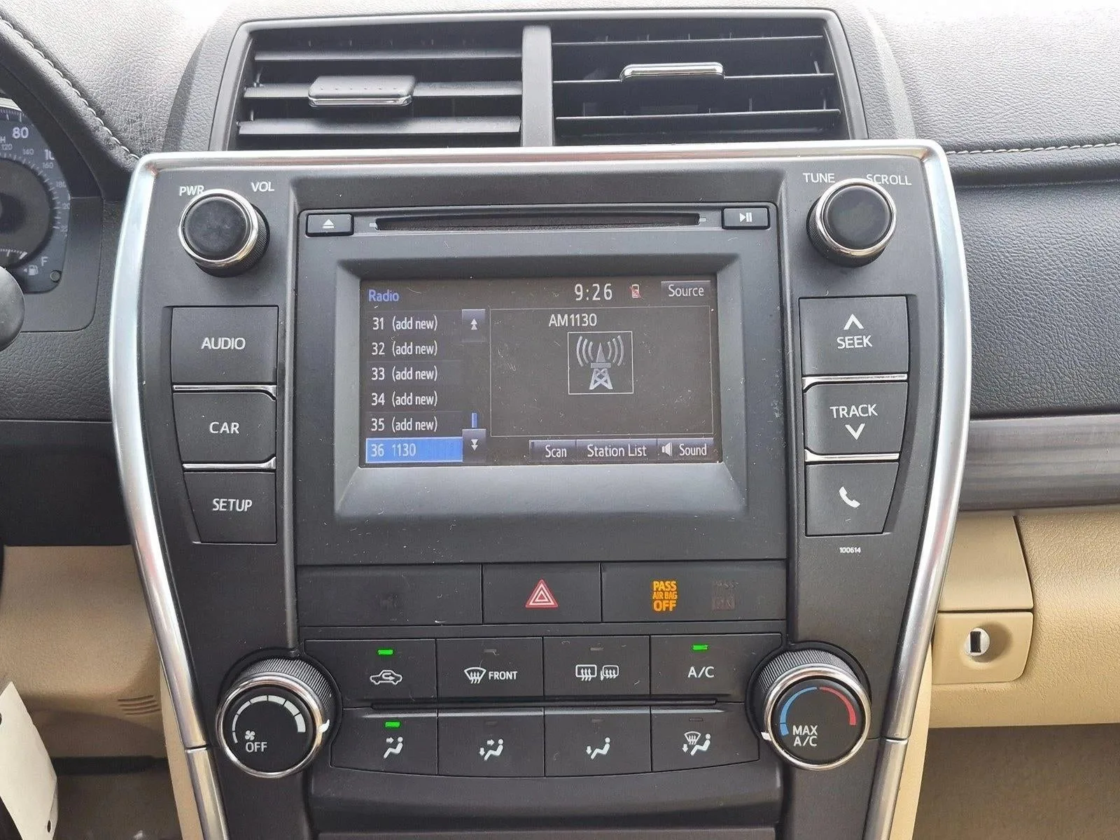 2017 Toyota Camry XLE photo 12