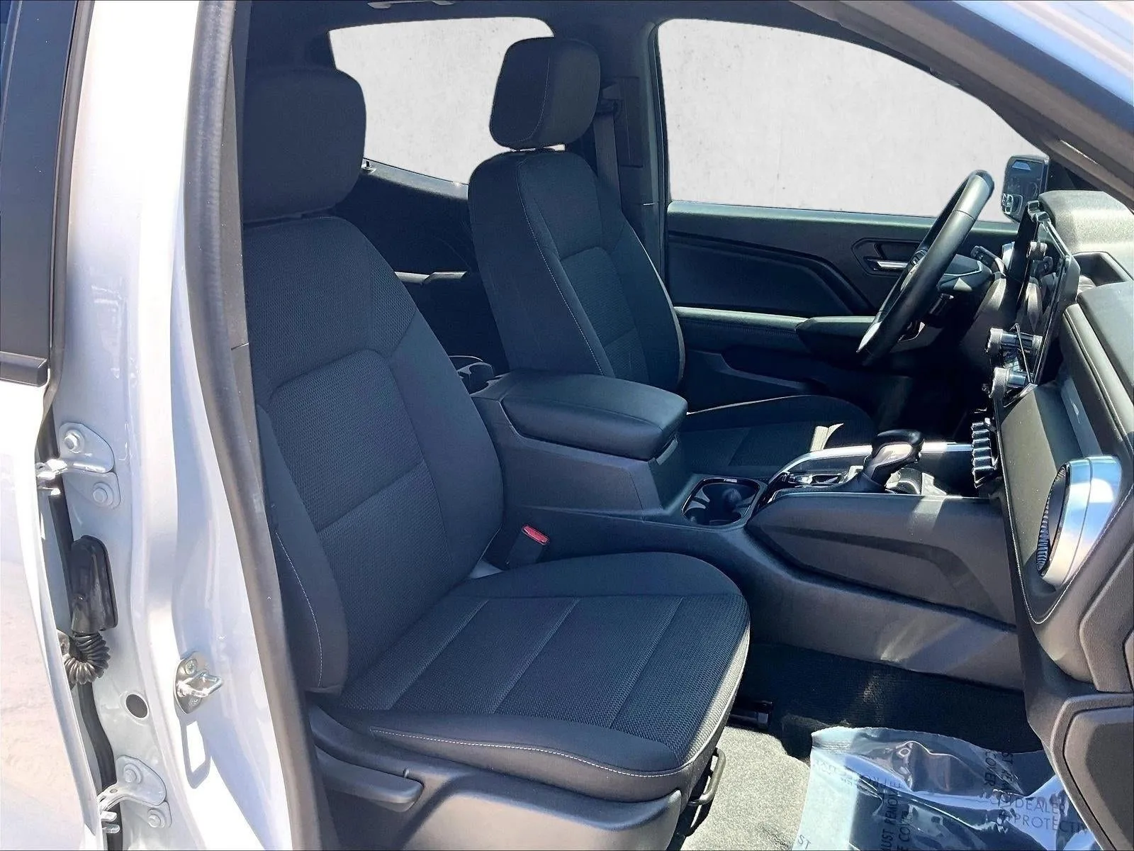 2023 Chevrolet Colorado LT photo 9