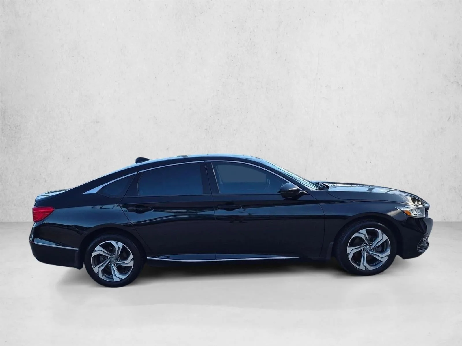 2019 Honda Accord Sedan EX-L 1.5T CVT photo 3