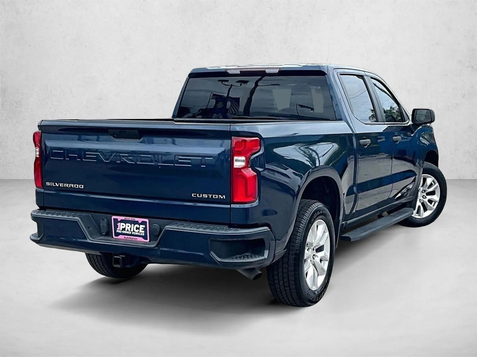 2021 Chevrolet Silverado 1500 Custom photo 2