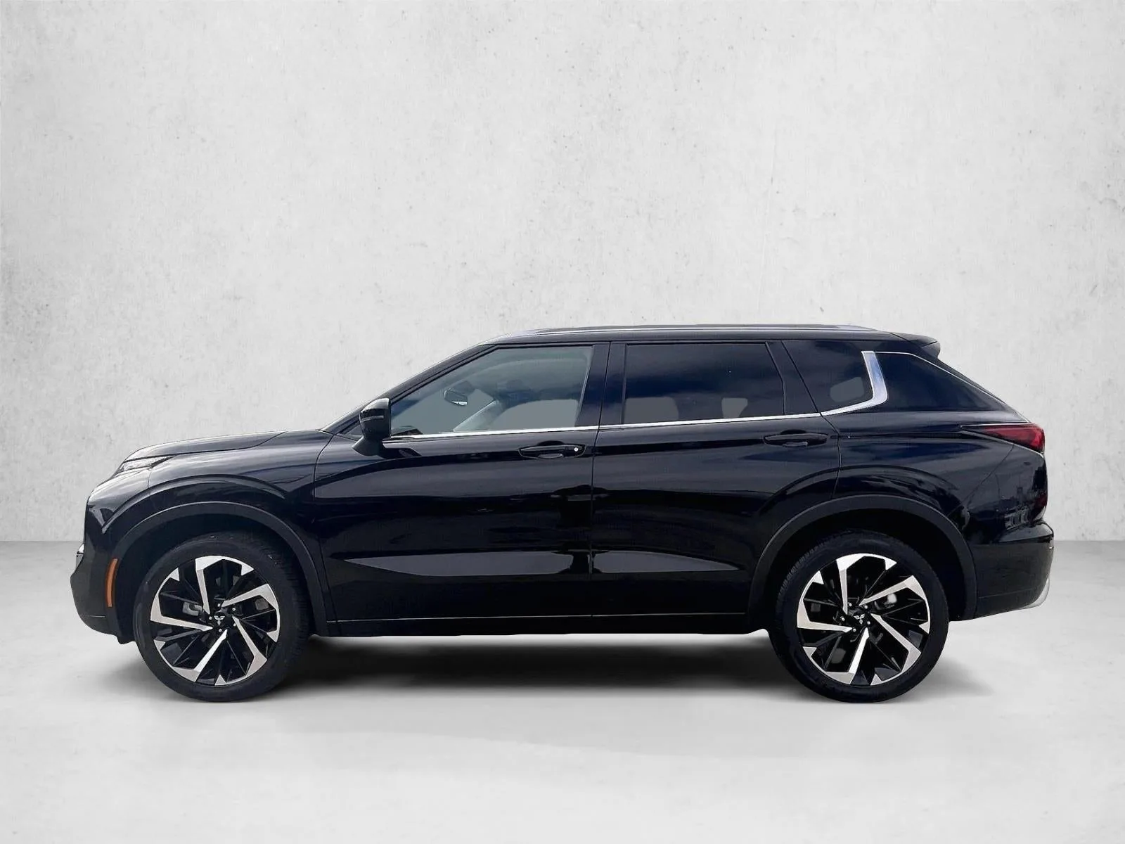 2024 Mitsubishi Outlander SEL photo 6