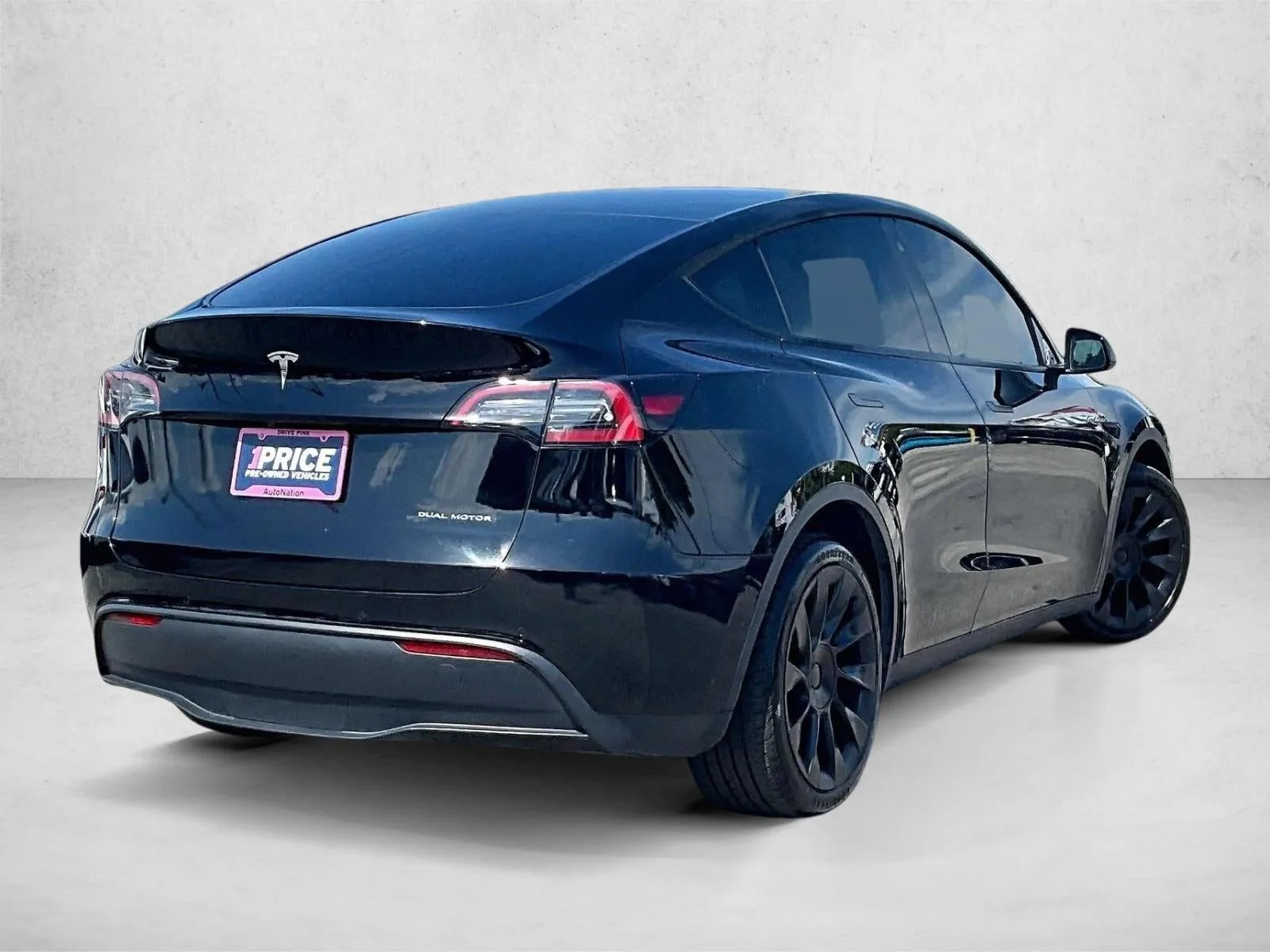 2022 Tesla Model Y Long Range photo 2