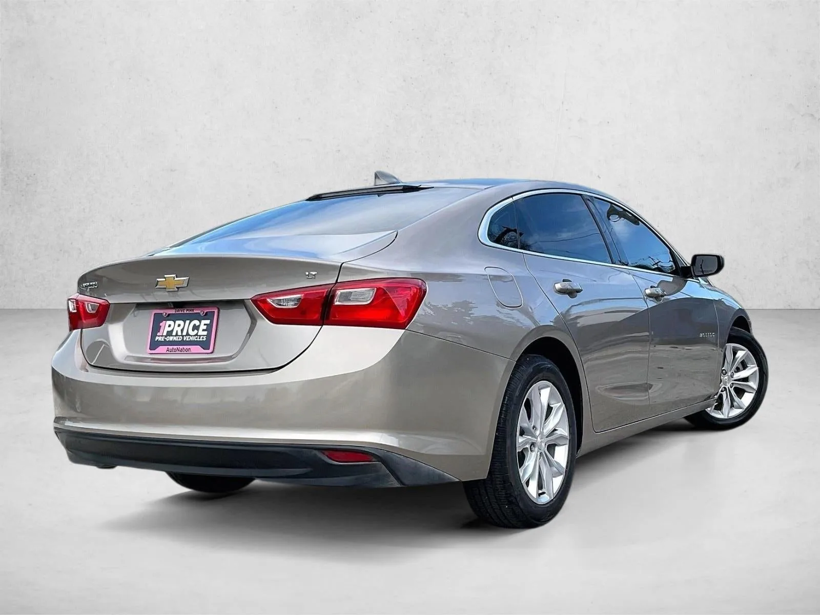 2023 Chevrolet Malibu LT photo 2
