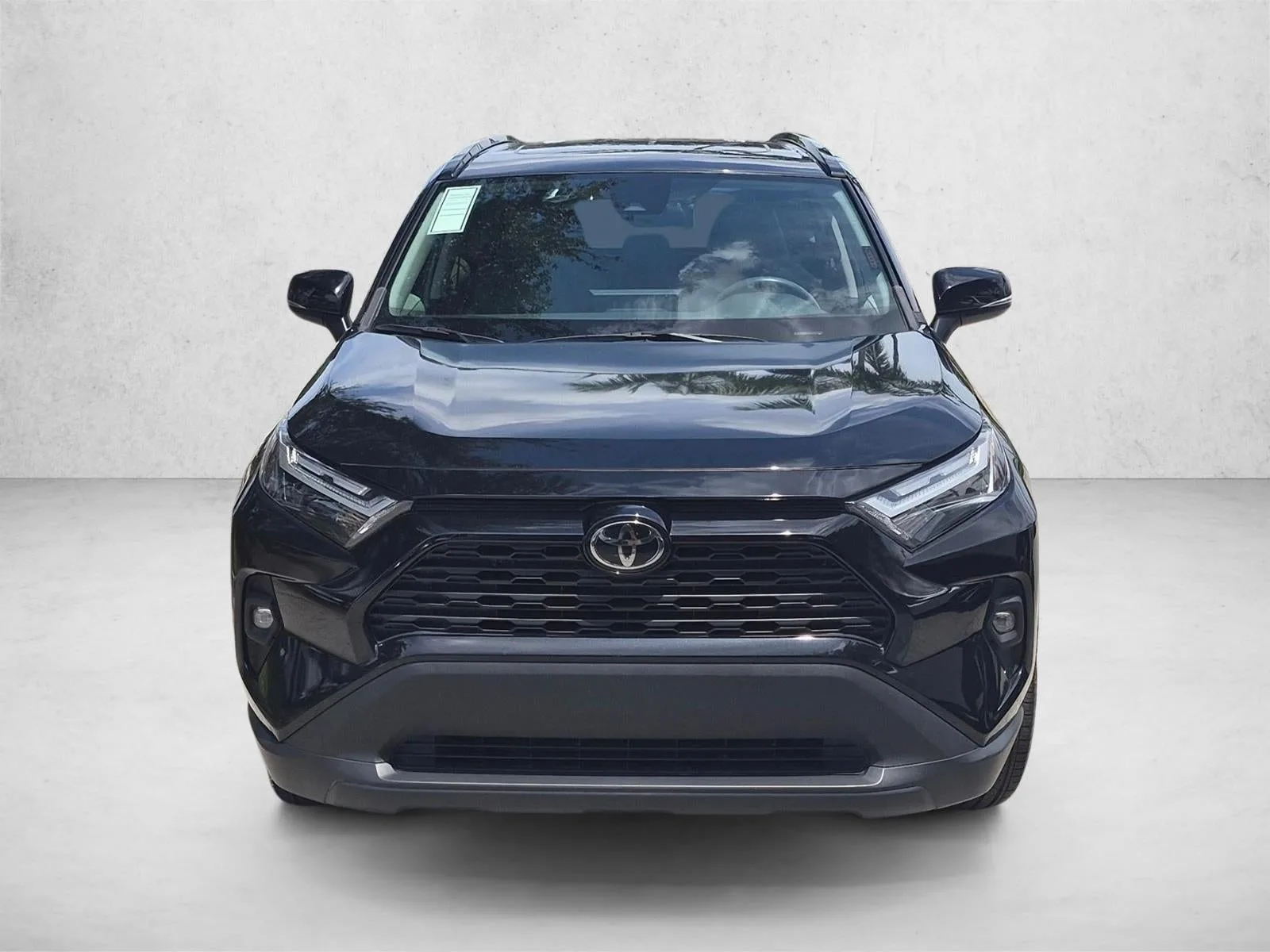 2022 Toyota RAV4 XLE Premium FWD (Natl) photo 2