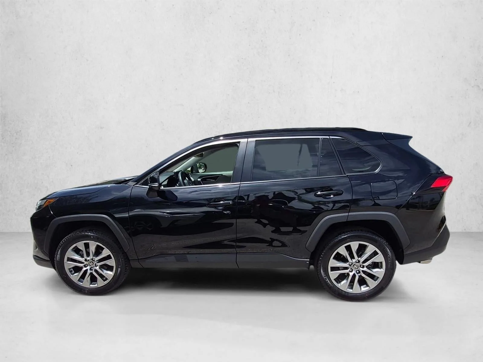 2022 Toyota RAV4 XLE Premium FWD (Natl) photo 9