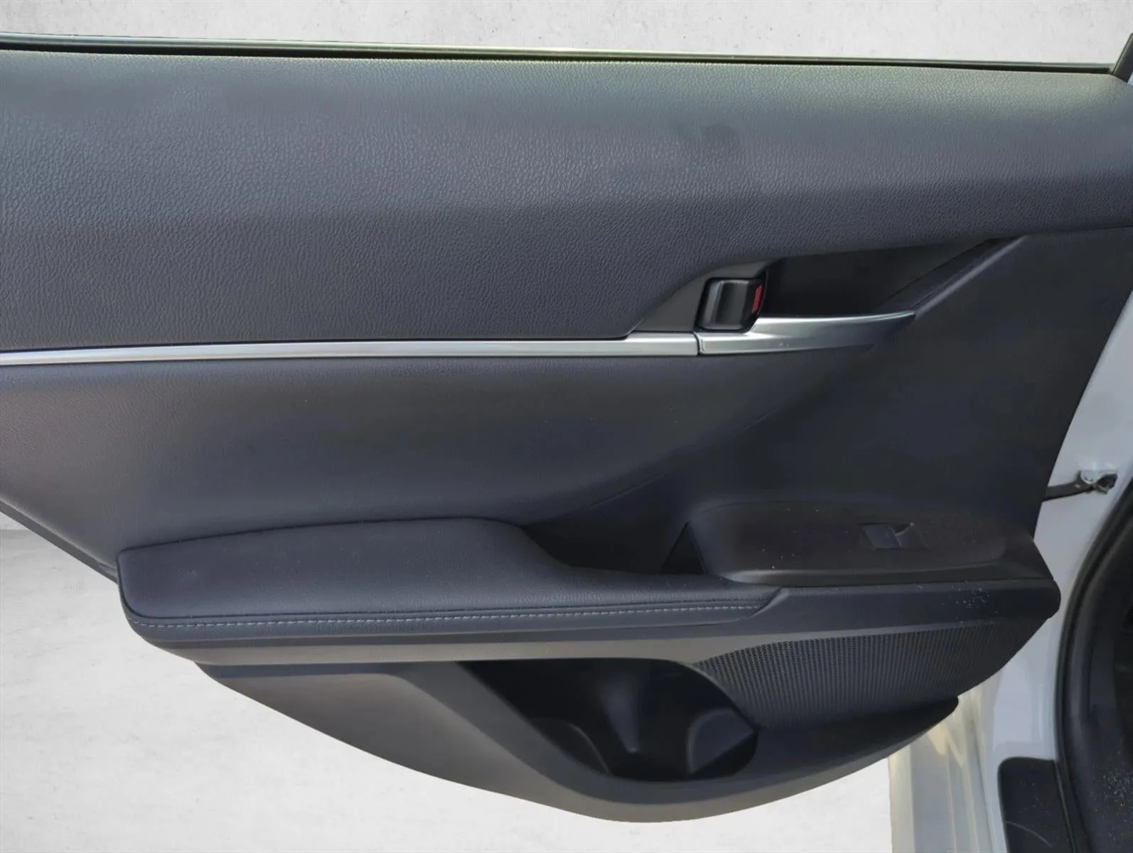 2023 Toyota Camry XLE Auto (SE) photo 9