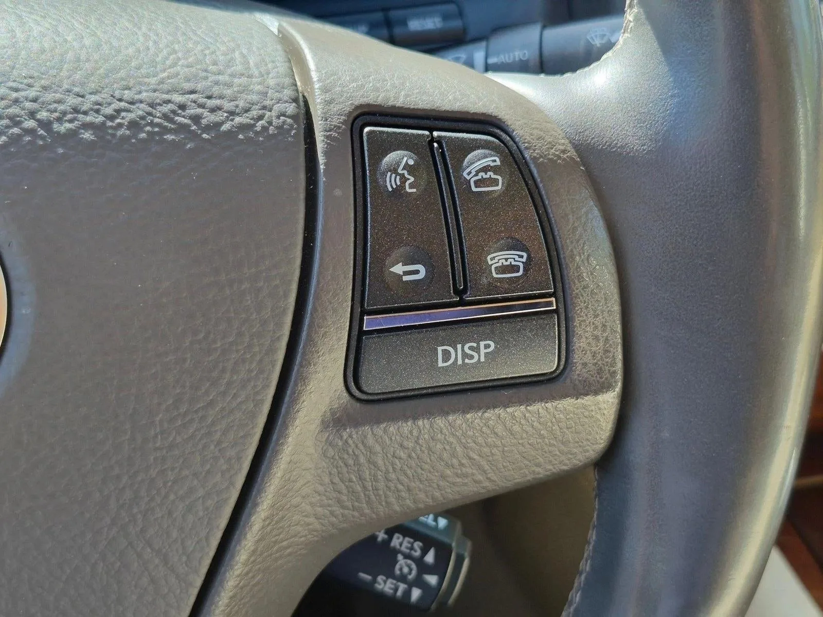 2014 Lexus LS 460 photo 12