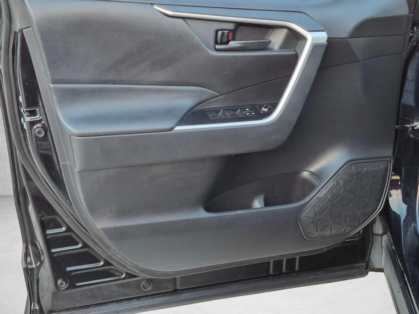 2021 Toyota RAV4 LE AWD (Natl) photo 11
