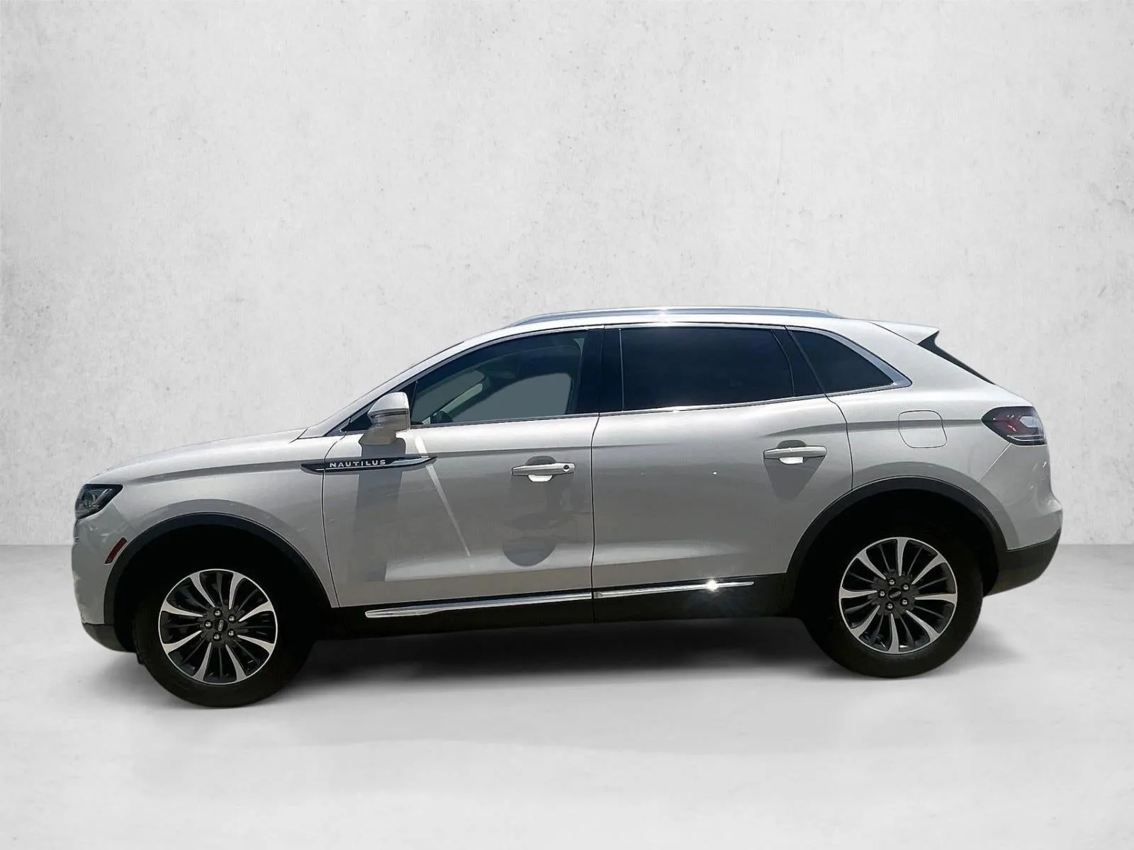 2023 Lincoln Nautilus Standard photo 6