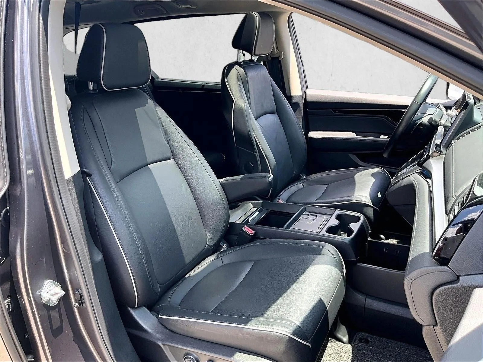 2025 Honda Odyssey Touring photo 9