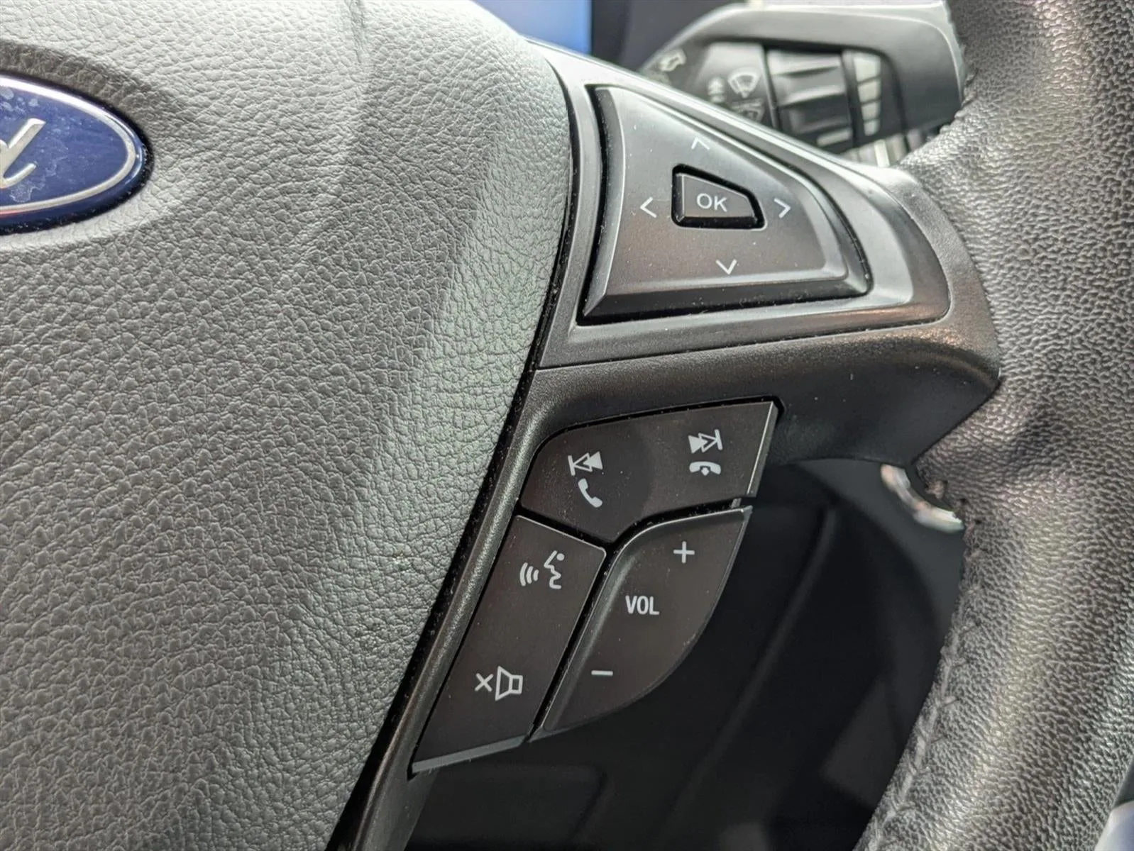 2022 Ford Edge Titanium AWD photo 6