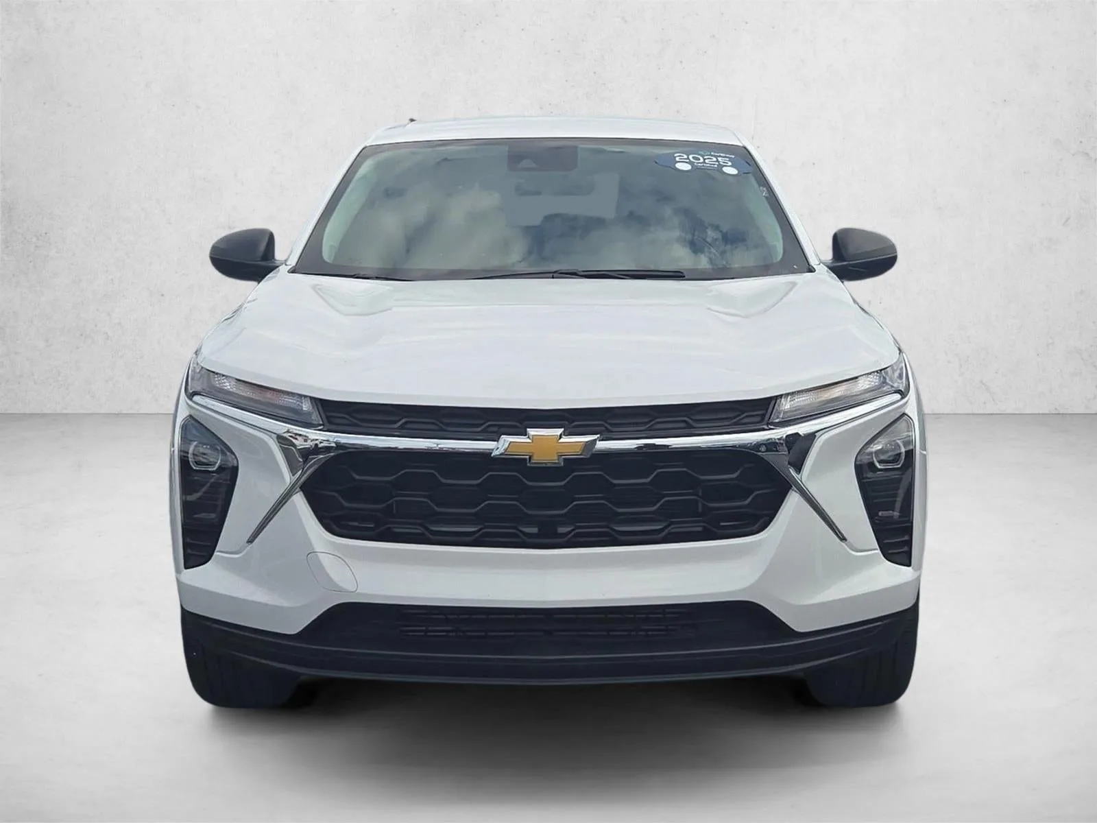 2025 Chevrolet Trax LS photo 2