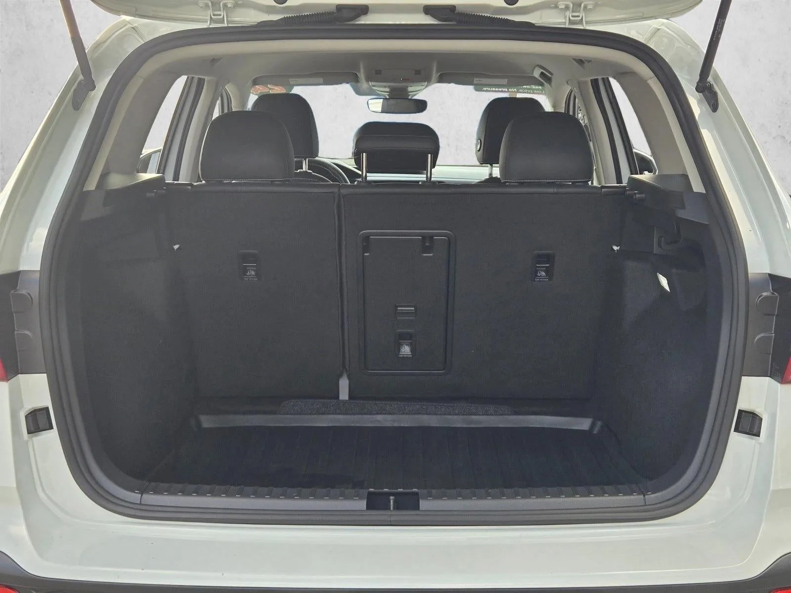 2024 Volkswagen Taos SE FWD photo 6