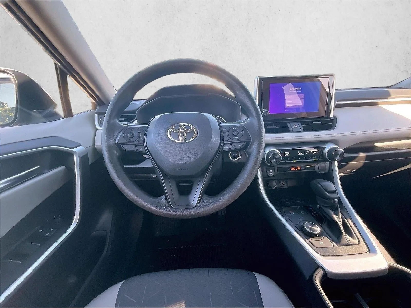 2025 Toyota RAV4 Hybrid XLE photo 7