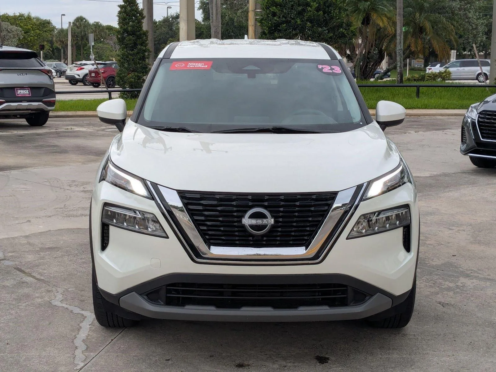 2023 Nissan Rogue FWD SV photo 2