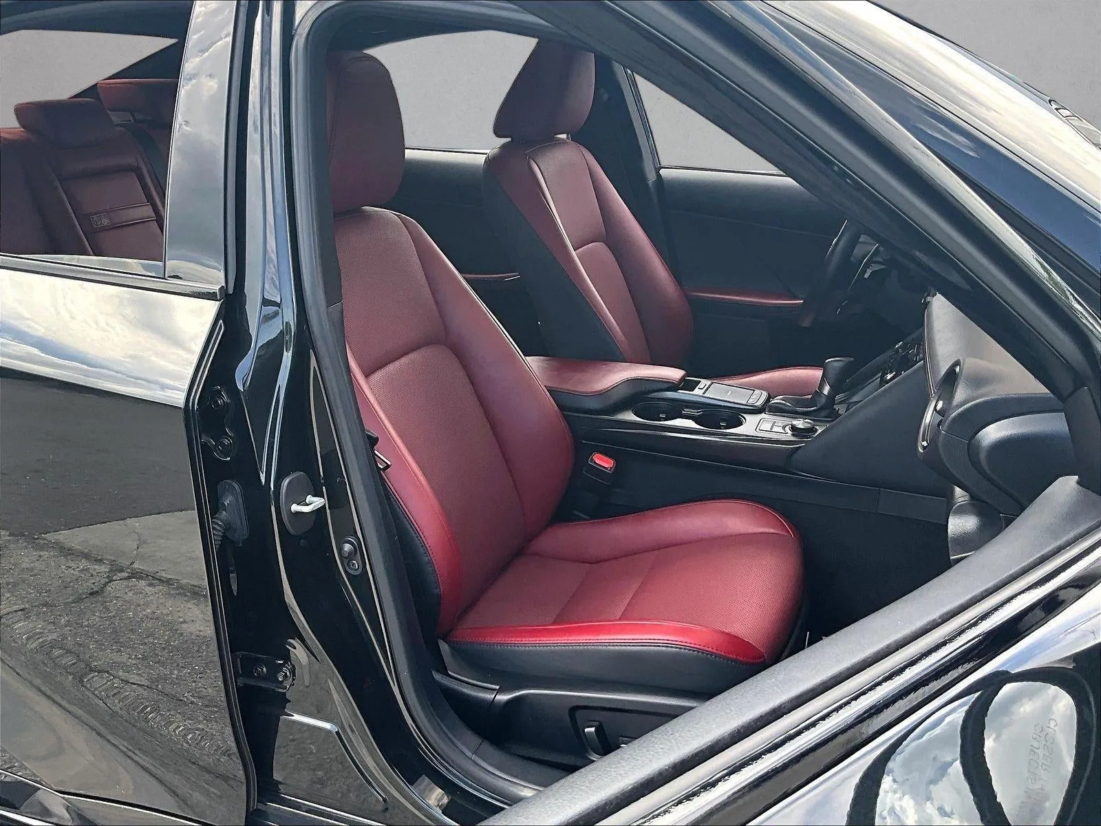 2024 Lexus IS 350 F SPORT Design photo 9
