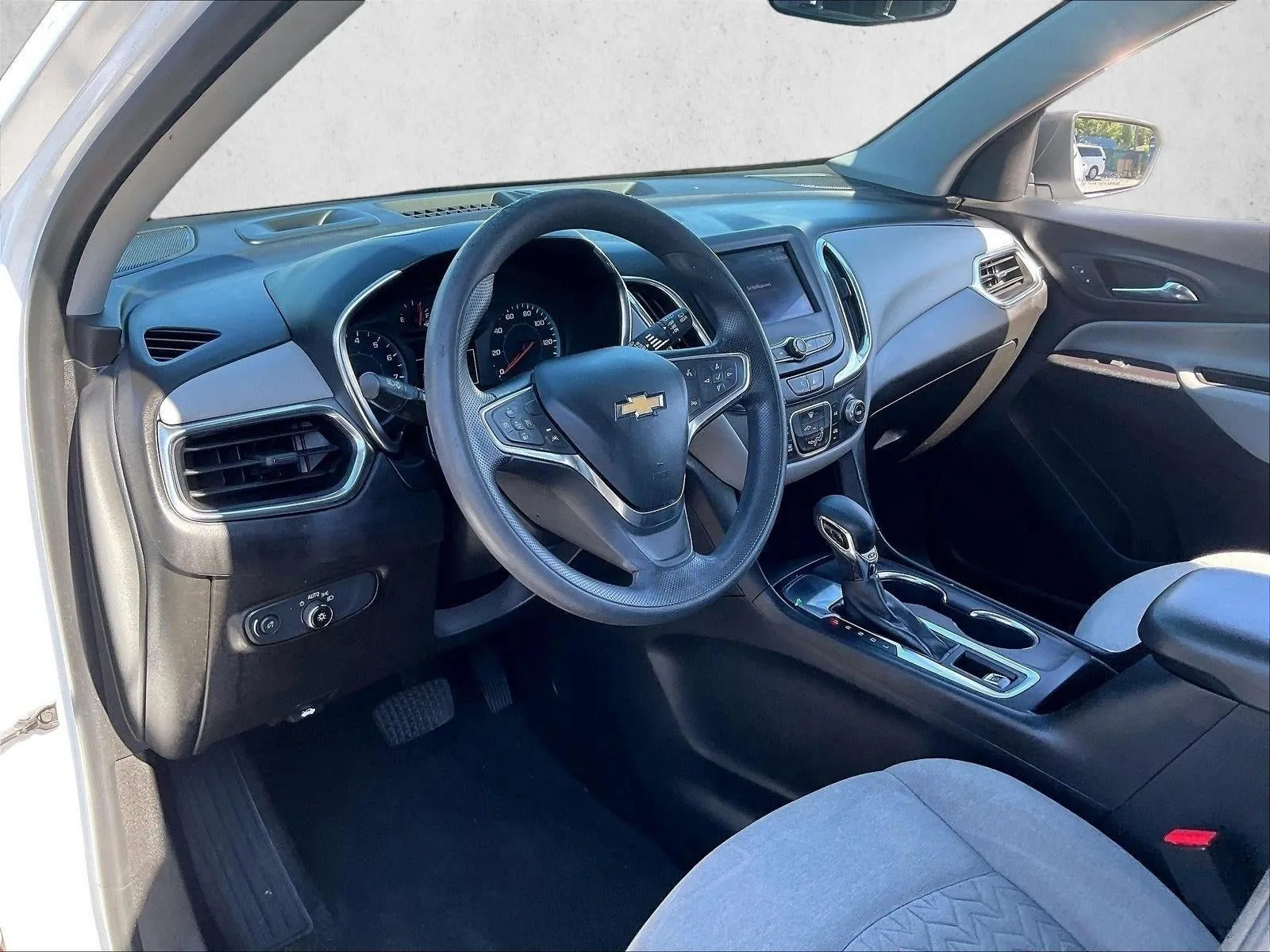 2022 Chevrolet Equinox LS photo 11