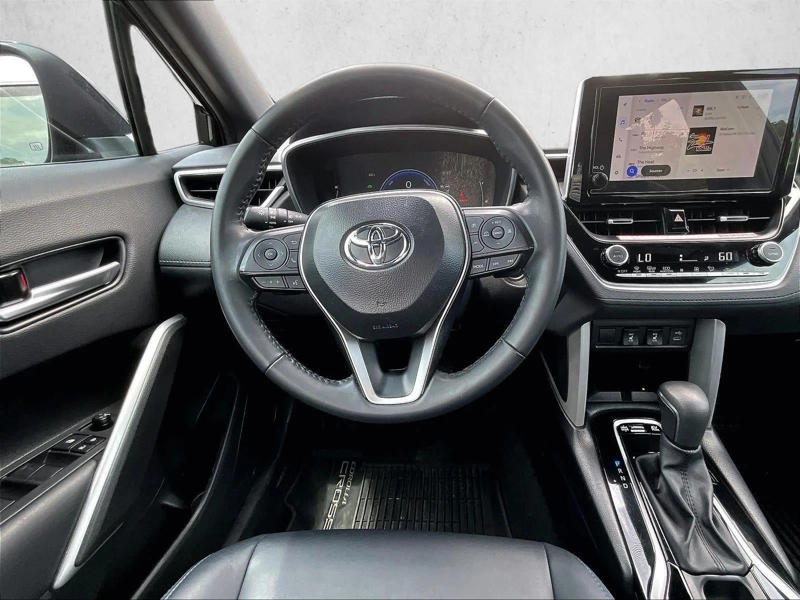 2025 Toyota Corolla Cross Hybrid XSE photo 7