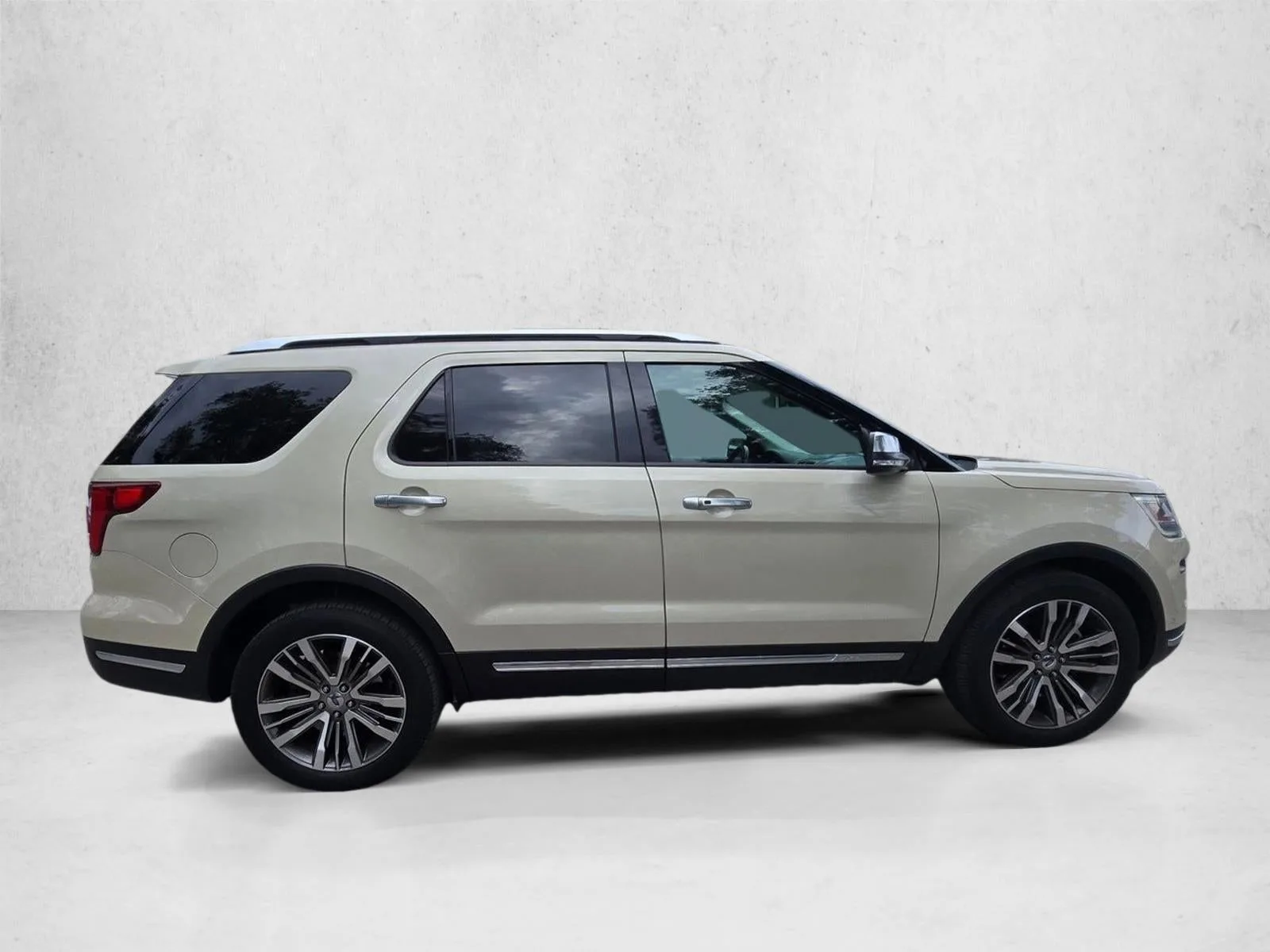 2018 Ford Explorer Platinum 4WD photo 4