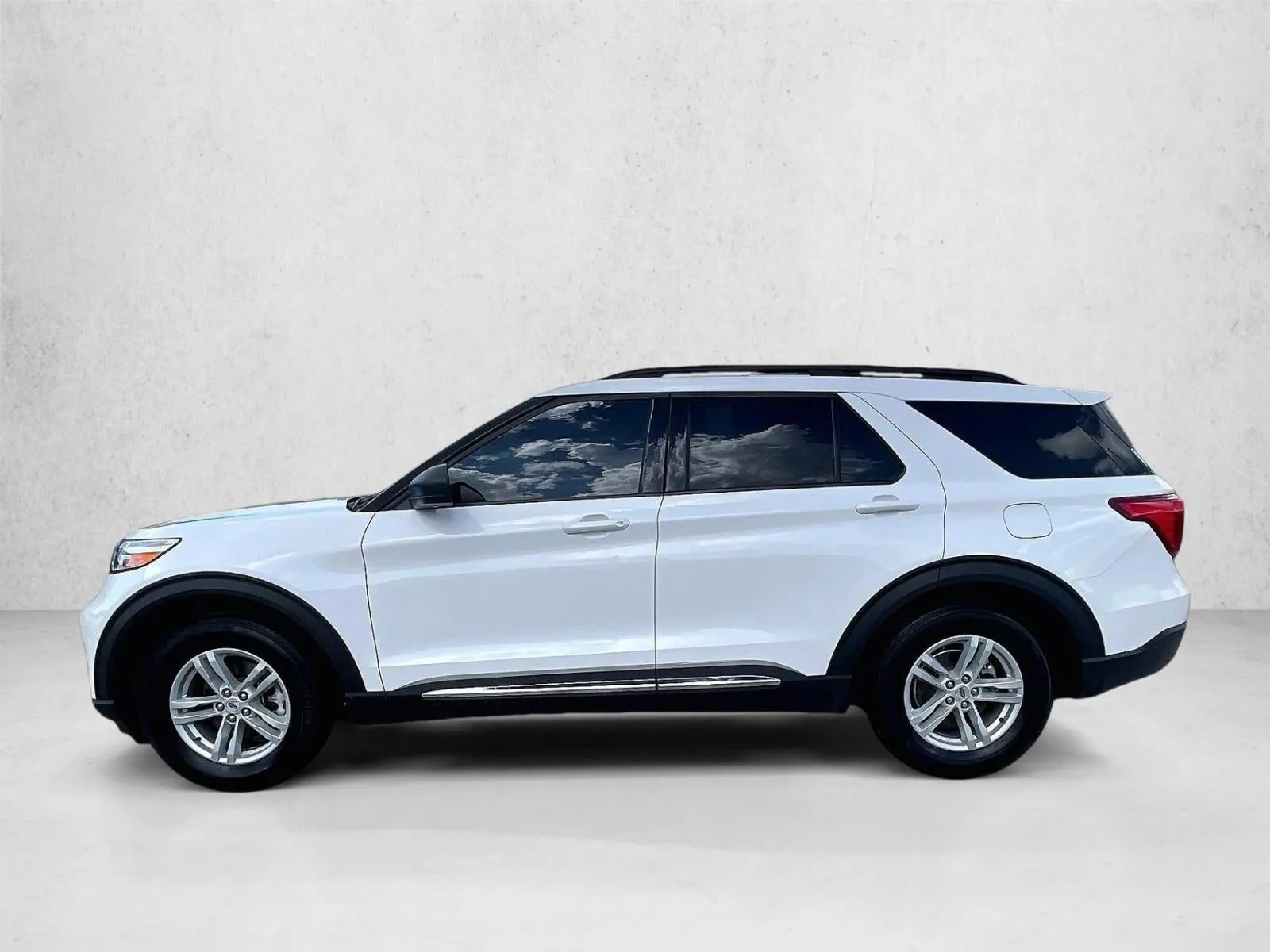 2023 Ford Explorer XLT photo 6