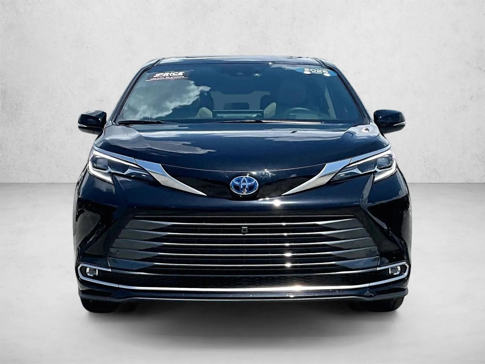 2025 Toyota Sienna Platinum photo 2