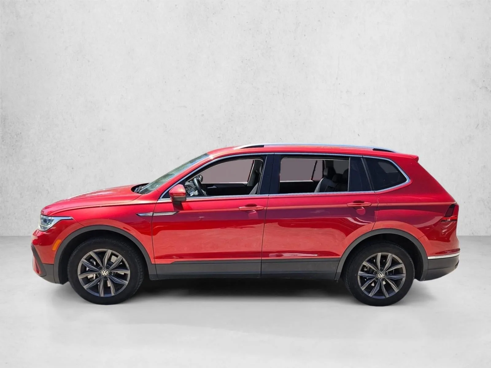 2023 Volkswagen Tiguan 2.0T SE FWD photo 8