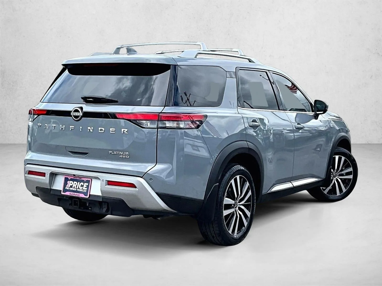 2024 Nissan Pathfinder Platinum 4WD photo 2