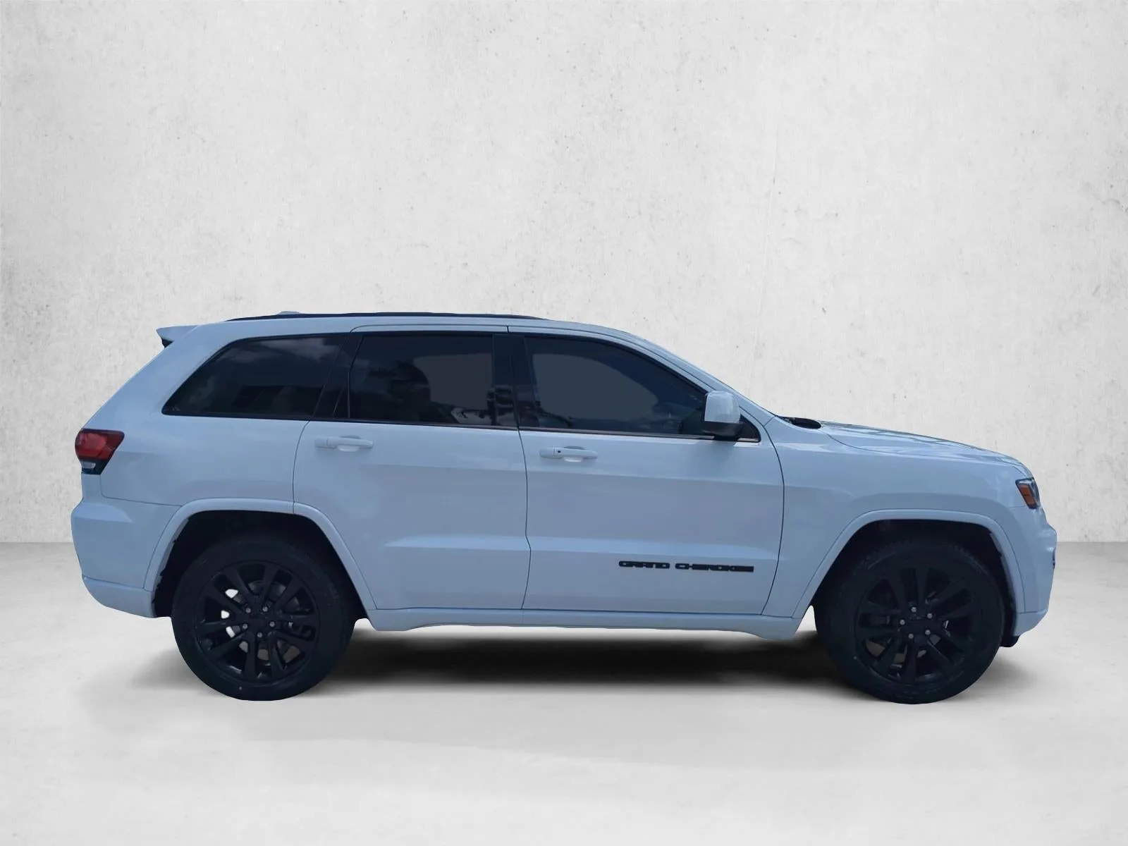 2019 Jeep Grand Cherokee Altitude 4x2 photo 4