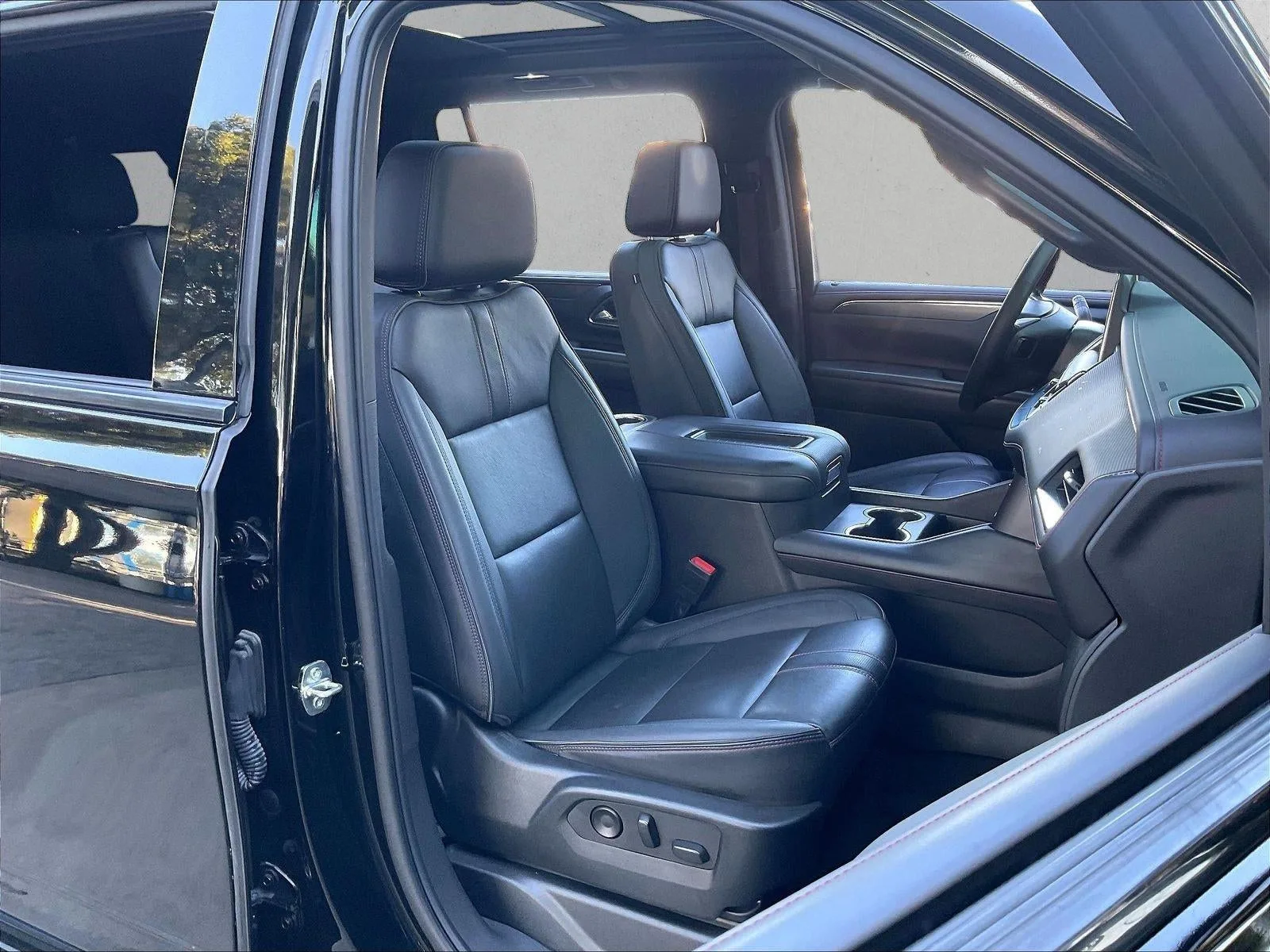 2023 Chevrolet Suburban RST photo 9