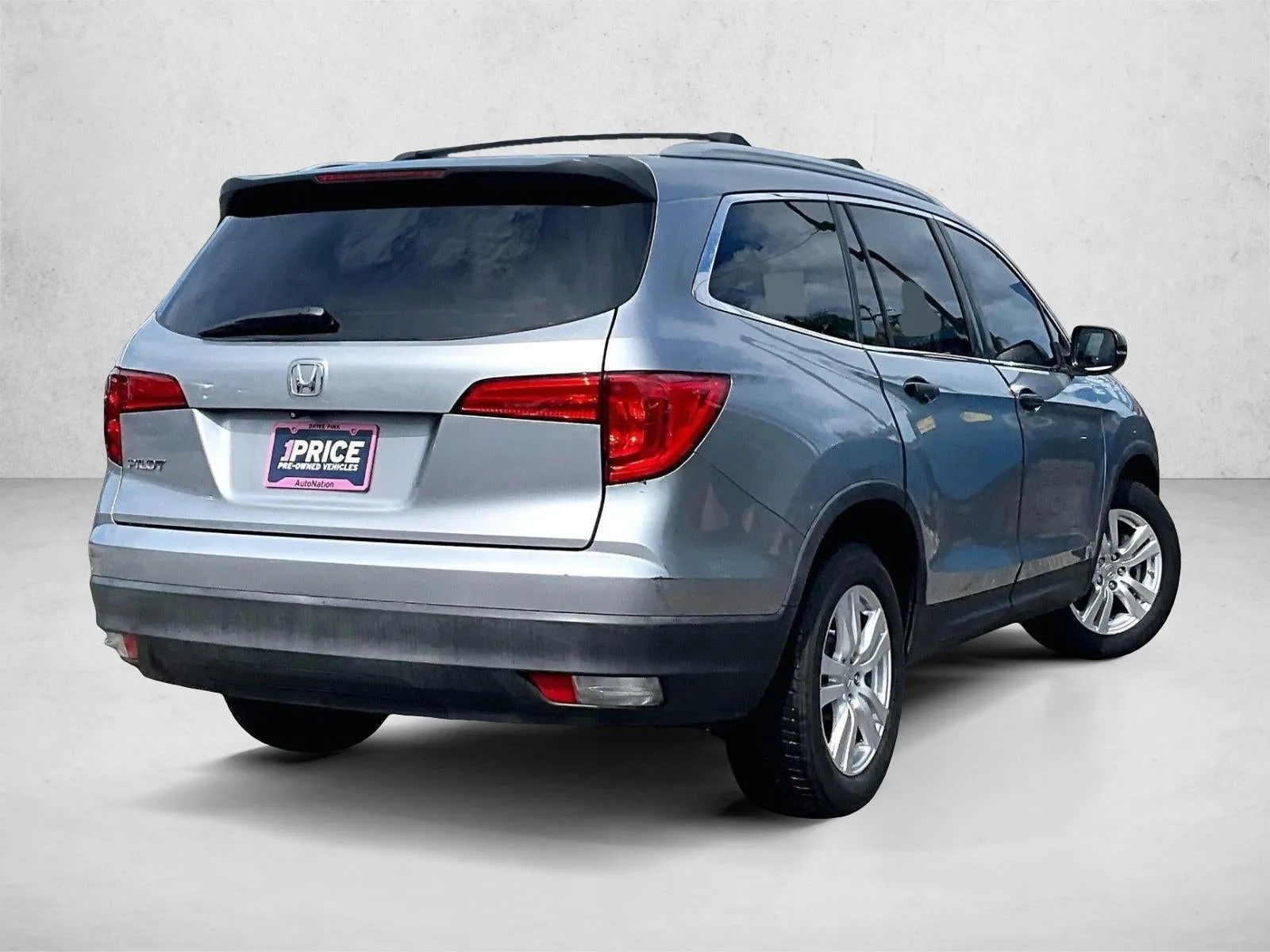 2016 Honda Pilot LX photo 2