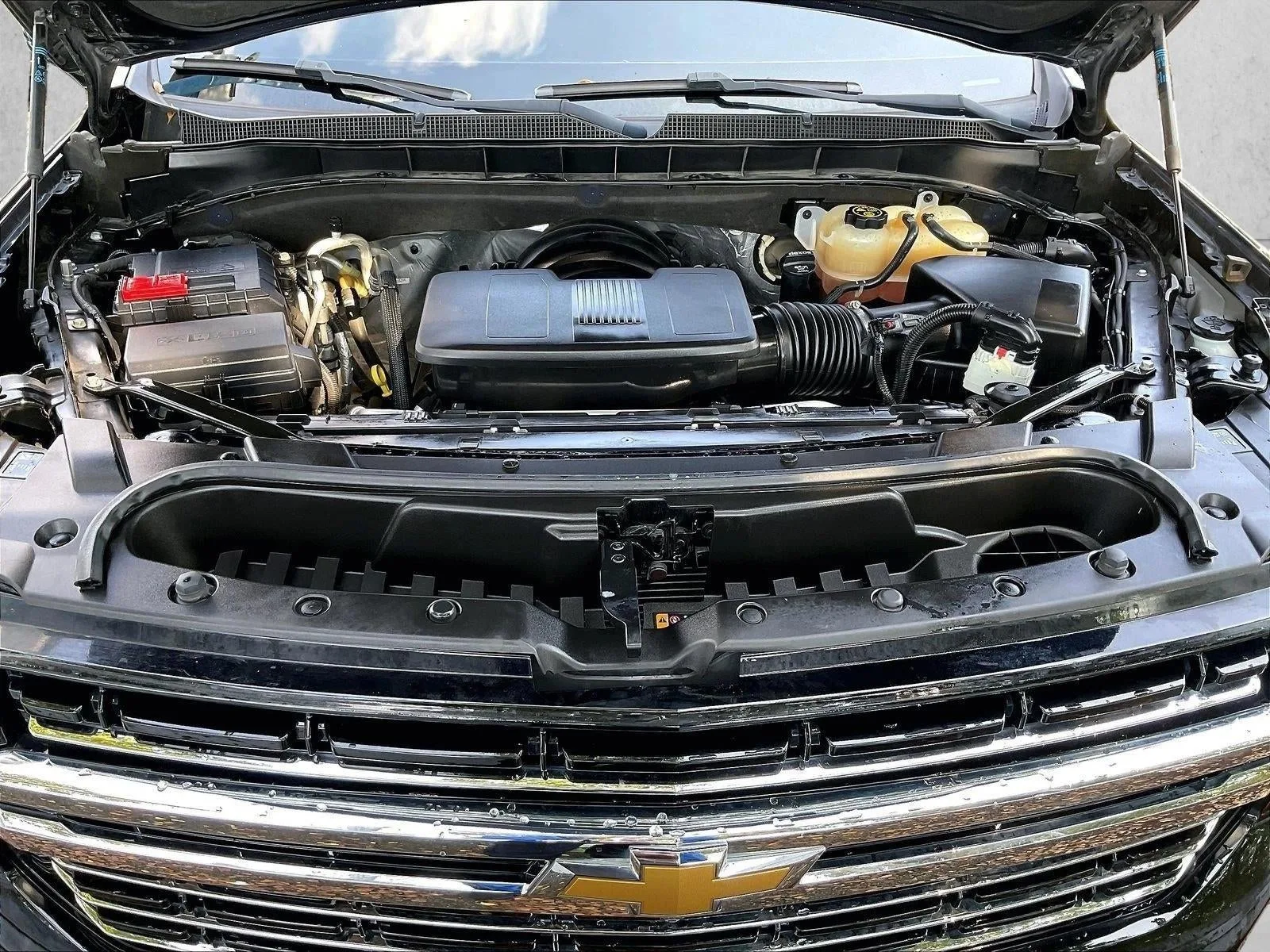 2022 Chevrolet Suburban LT photo 11