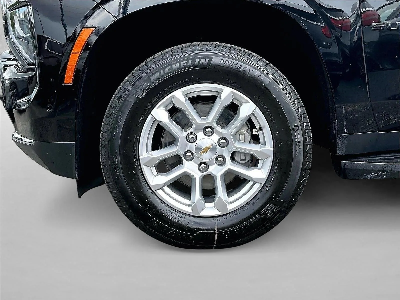 2025 Chevrolet Suburban LT photo 10