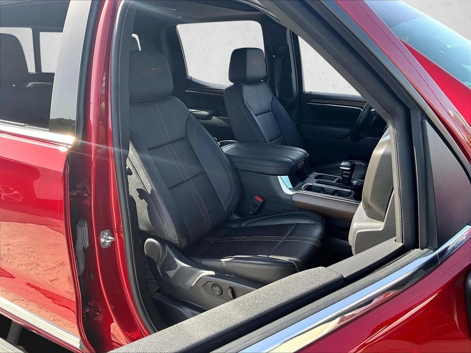 2024 Chevrolet Silverado 1500 High Country photo 9