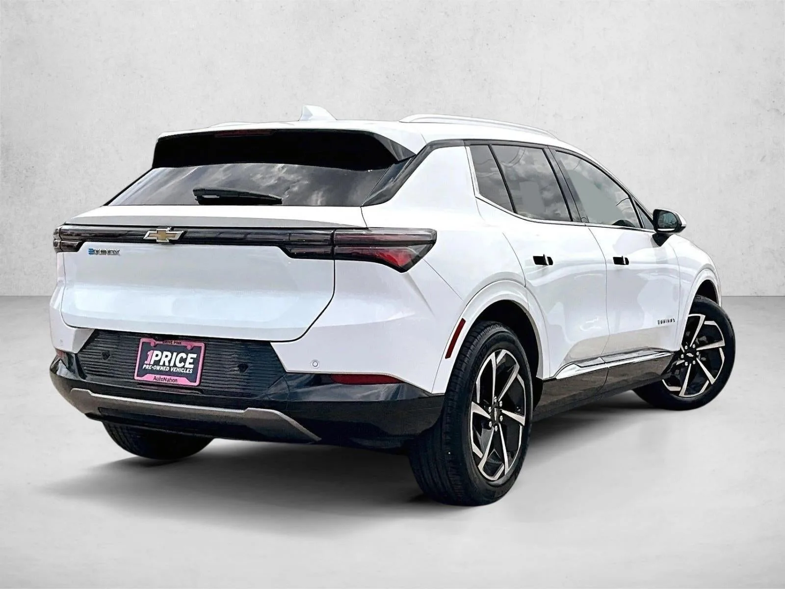 2024 Chevrolet Blazer EV LT photo 2