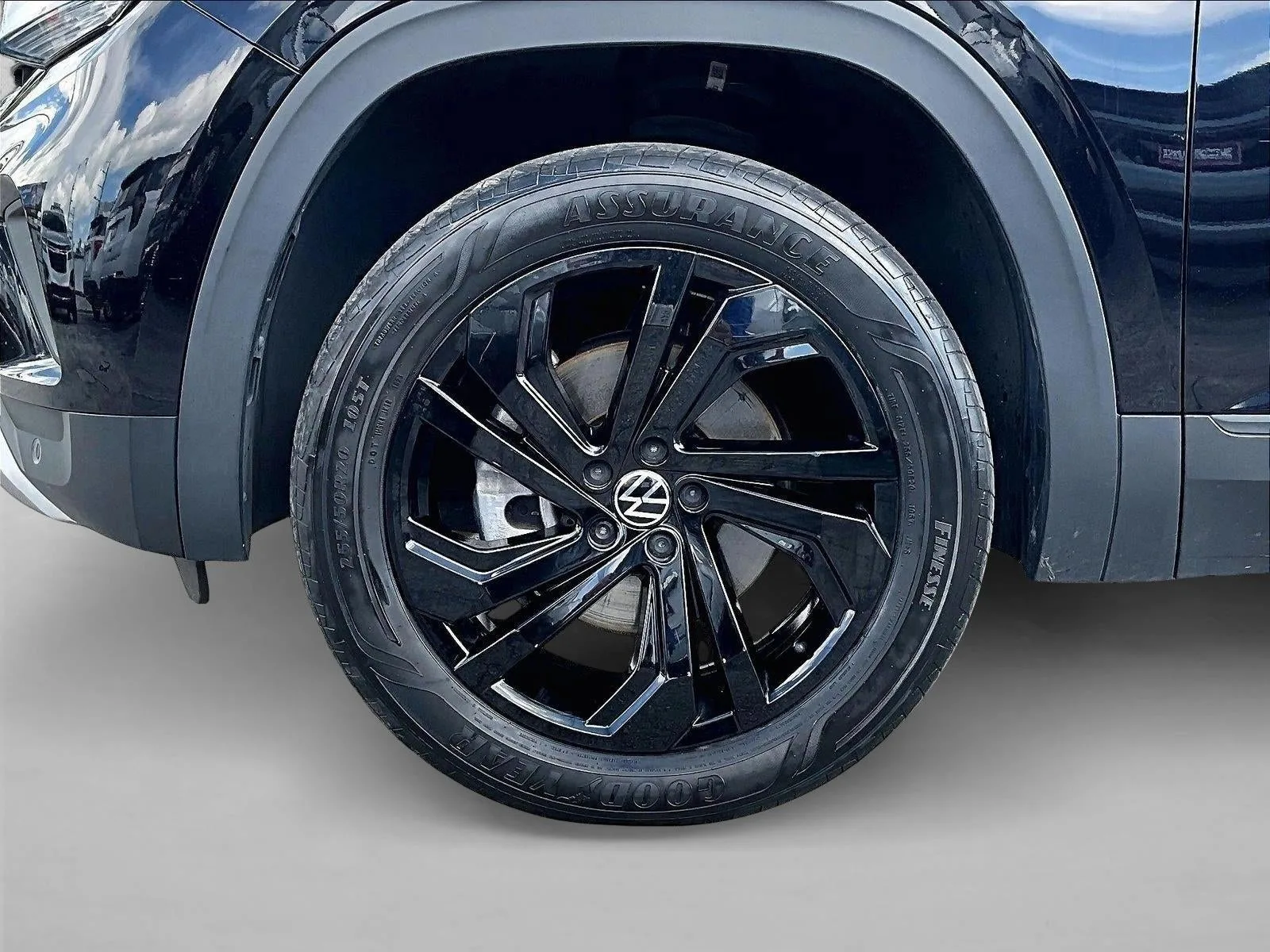 2023 Volkswagen Atlas 2.0T SE w/Technology photo 10