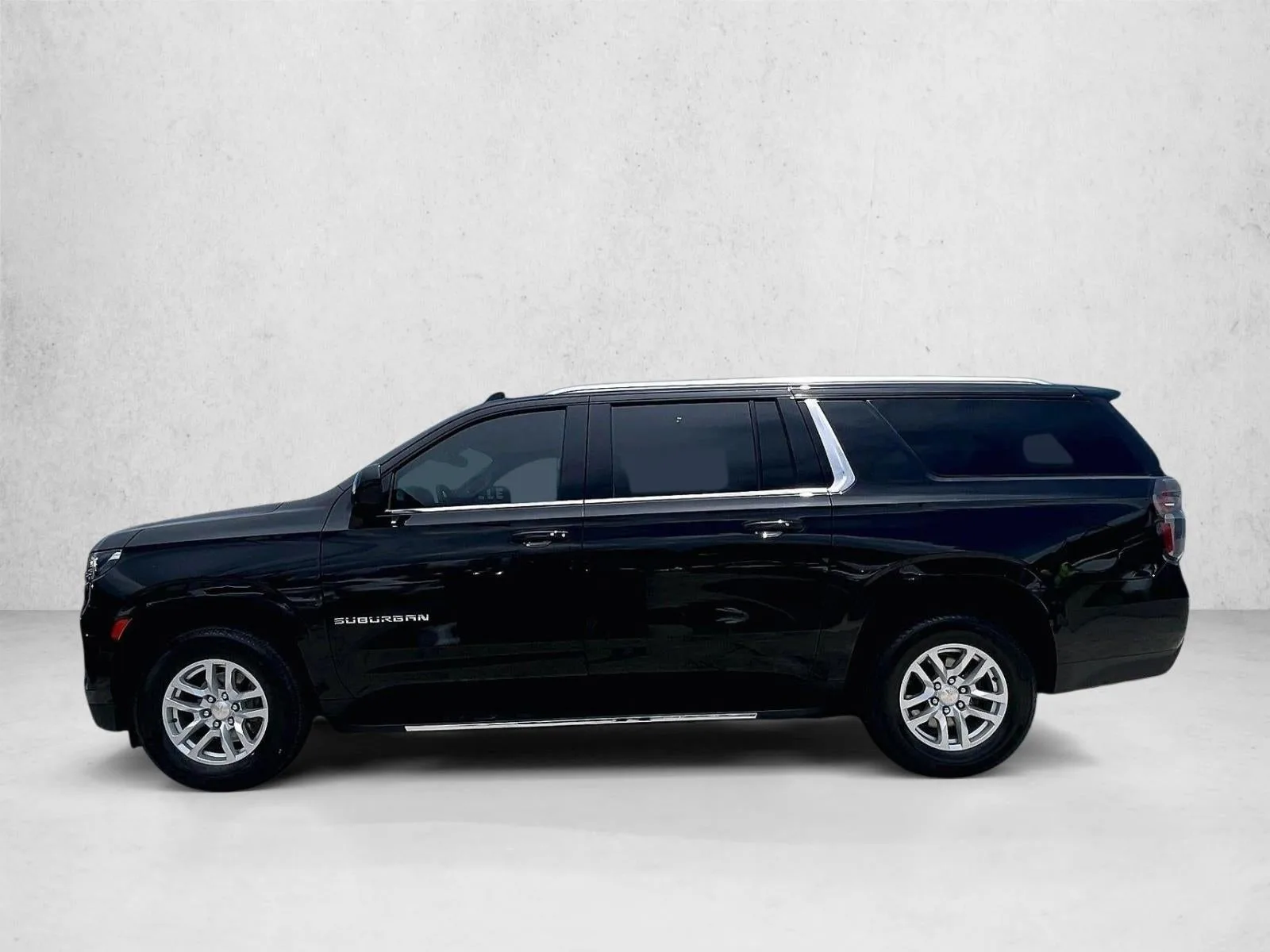 2024 Chevrolet Suburban LT photo 5