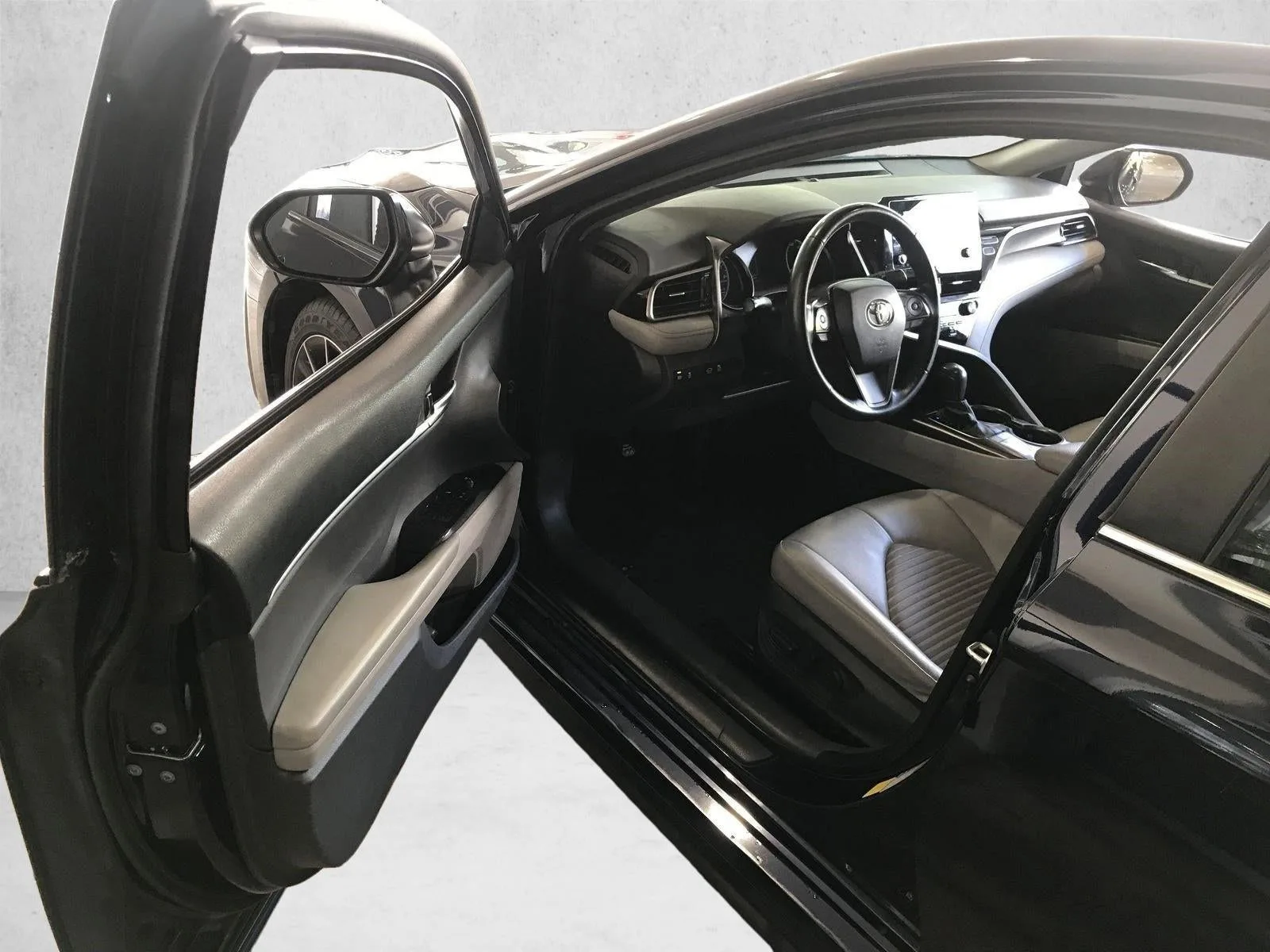 2022 Toyota Camry SE Auto (SE) photo 9