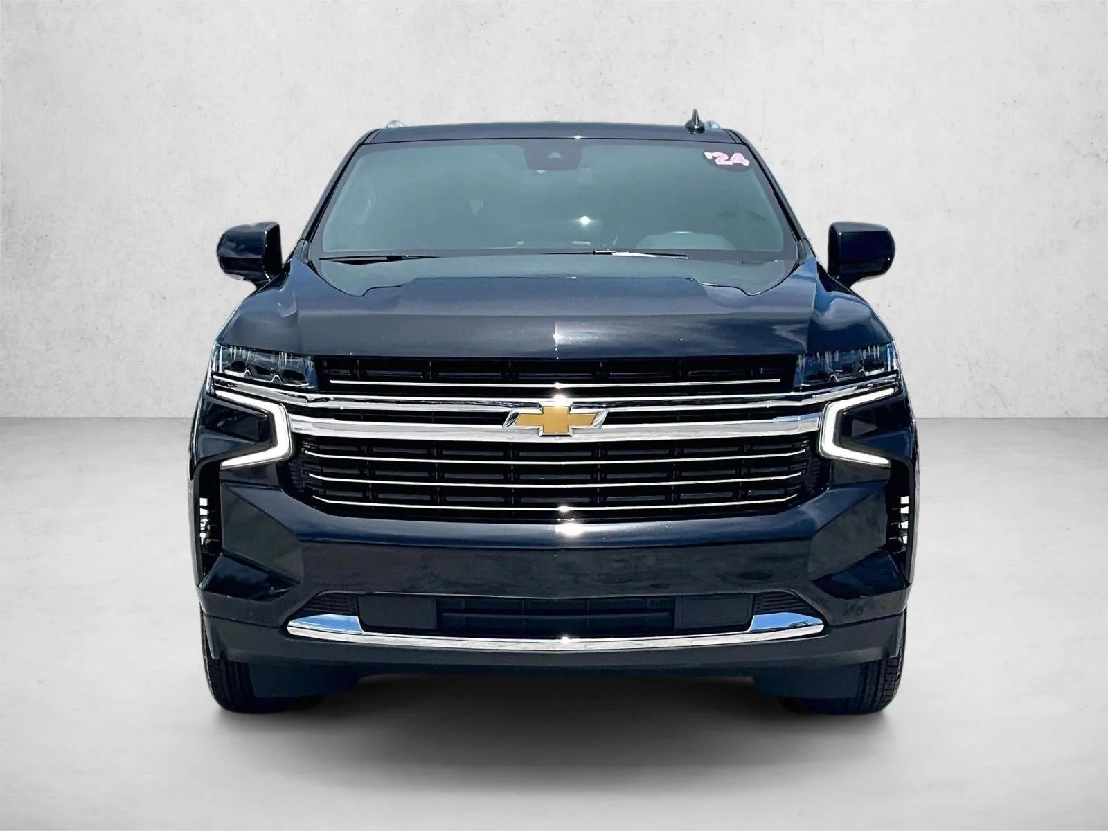 2024 Chevrolet Suburban LT photo 2