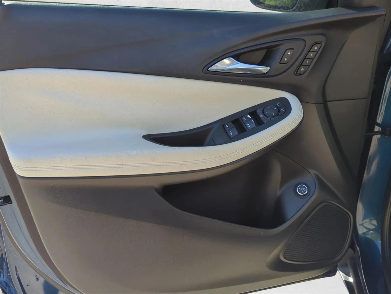 2020 Buick Encore GX Essence FWD photo 5