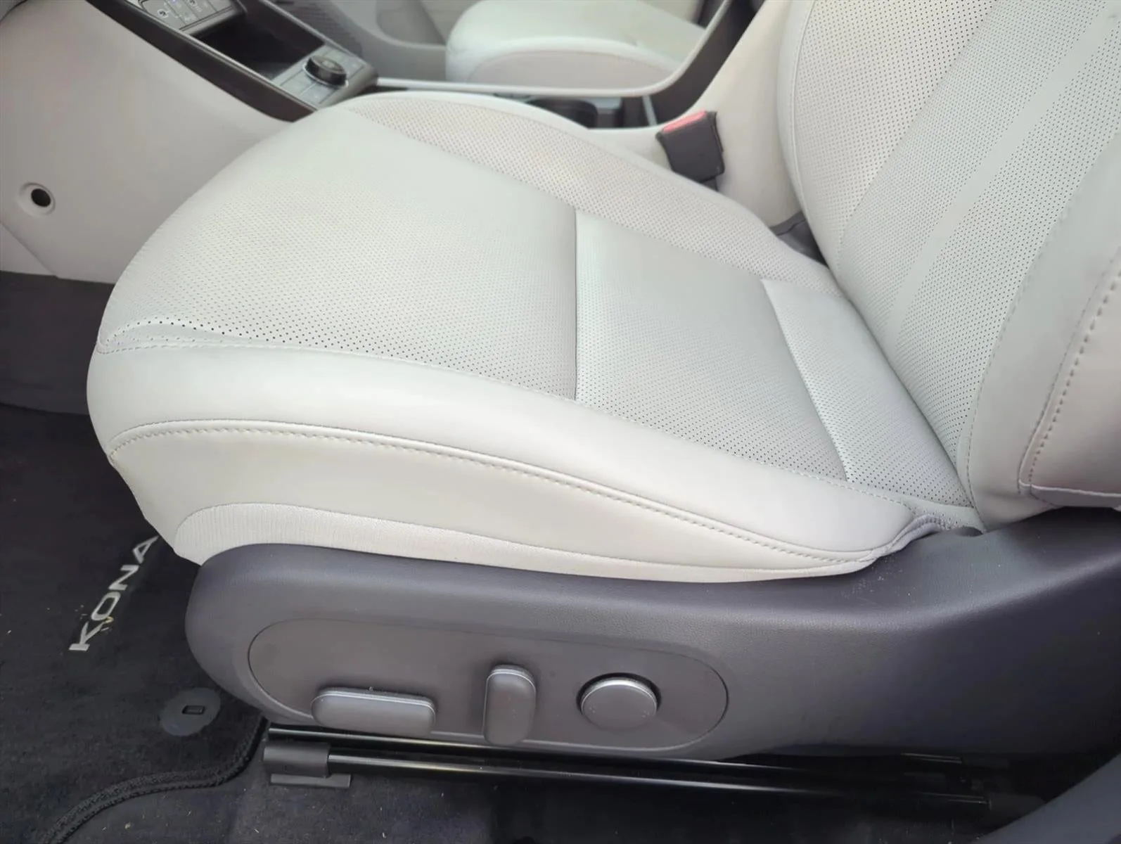 2024 Hyundai KONA Limited FWD photo 12