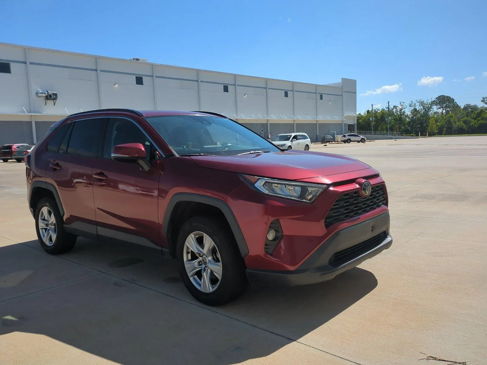 2021 Toyota RAV4 XLE FWD (GS) photo 3