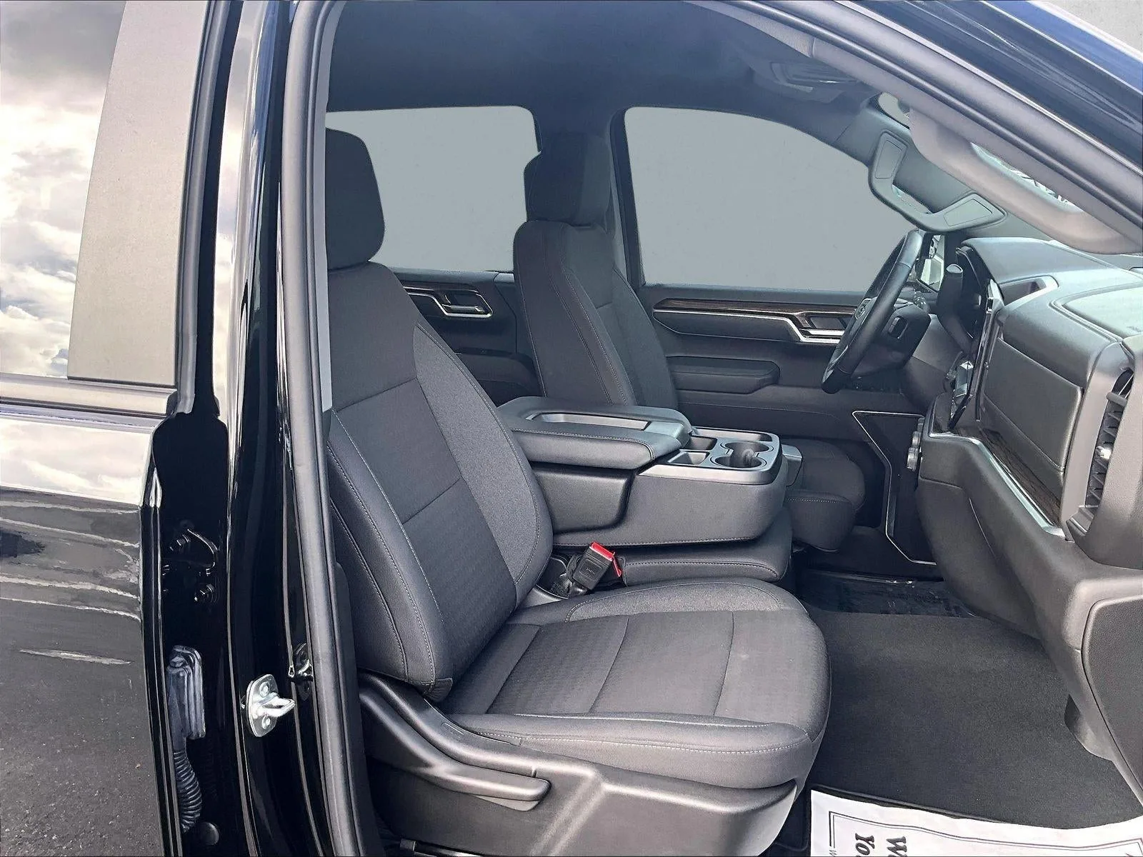 2025 Chevrolet Silverado 1500 RST photo 9