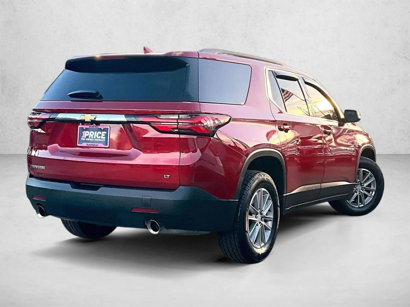 2023 Chevrolet Traverse LT Cloth photo 2