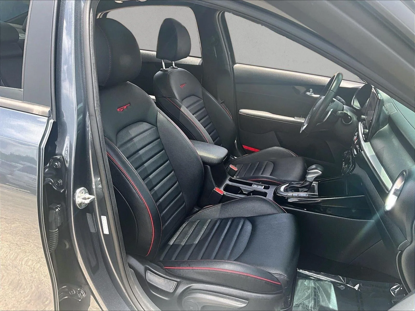2023 Kia Forte GT photo 9