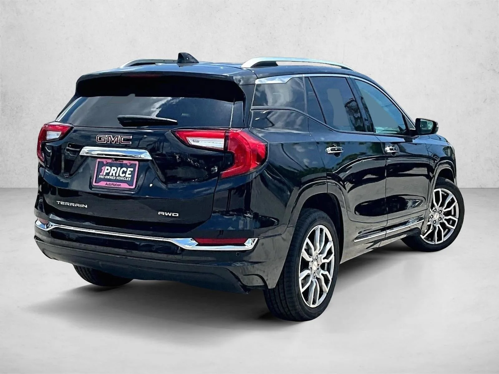 2022 GMC Terrain Denali photo 2