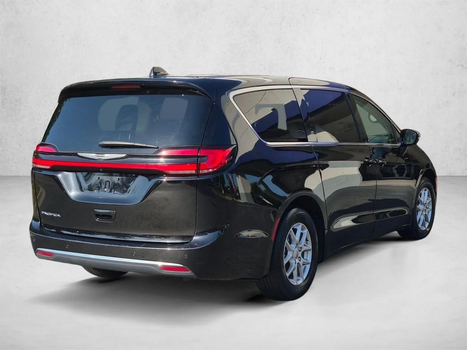2024 Chrysler Pacifica Touring L FWD photo 5