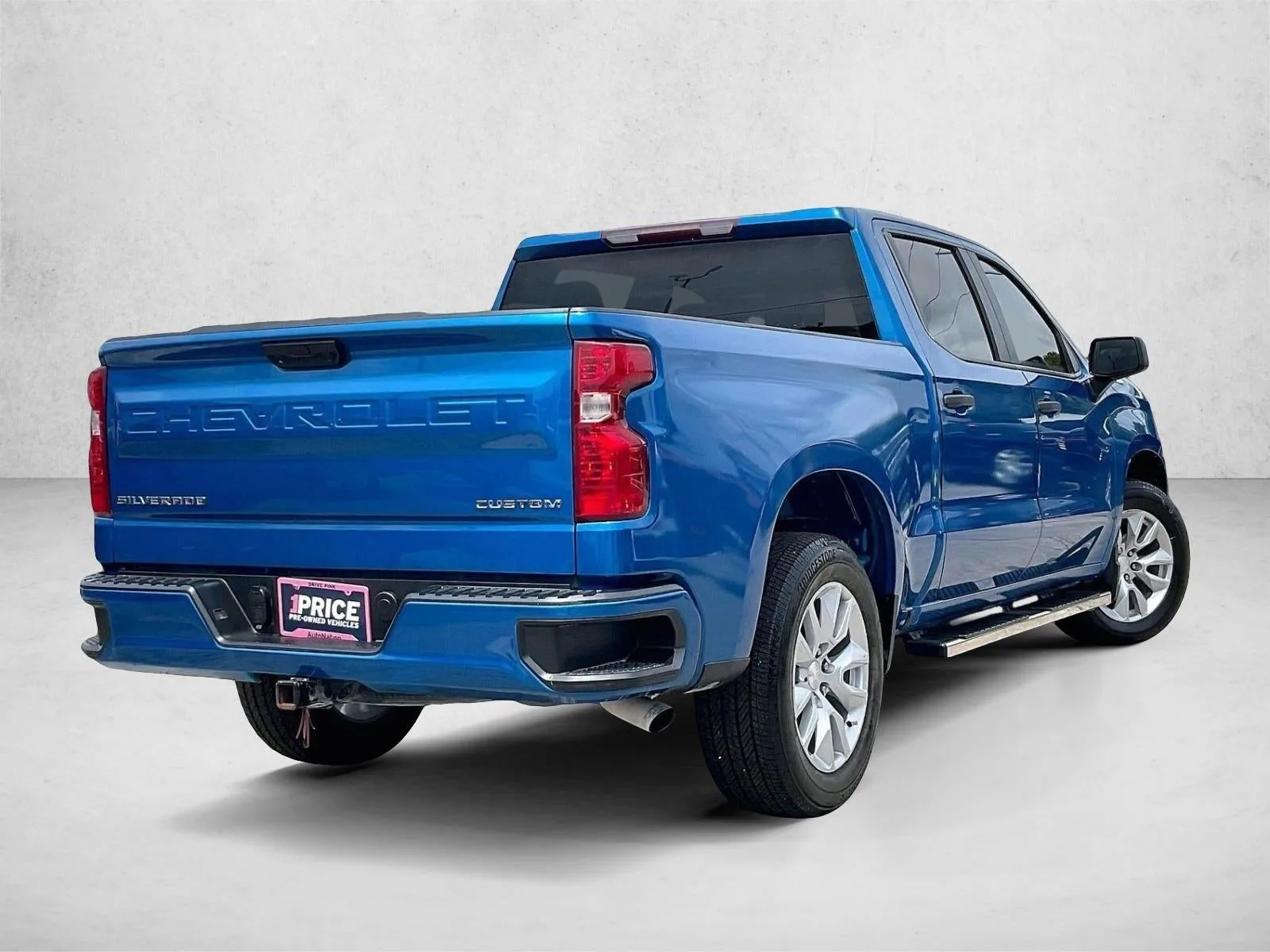 2022 Chevrolet Silverado 1500 Custom photo 2
