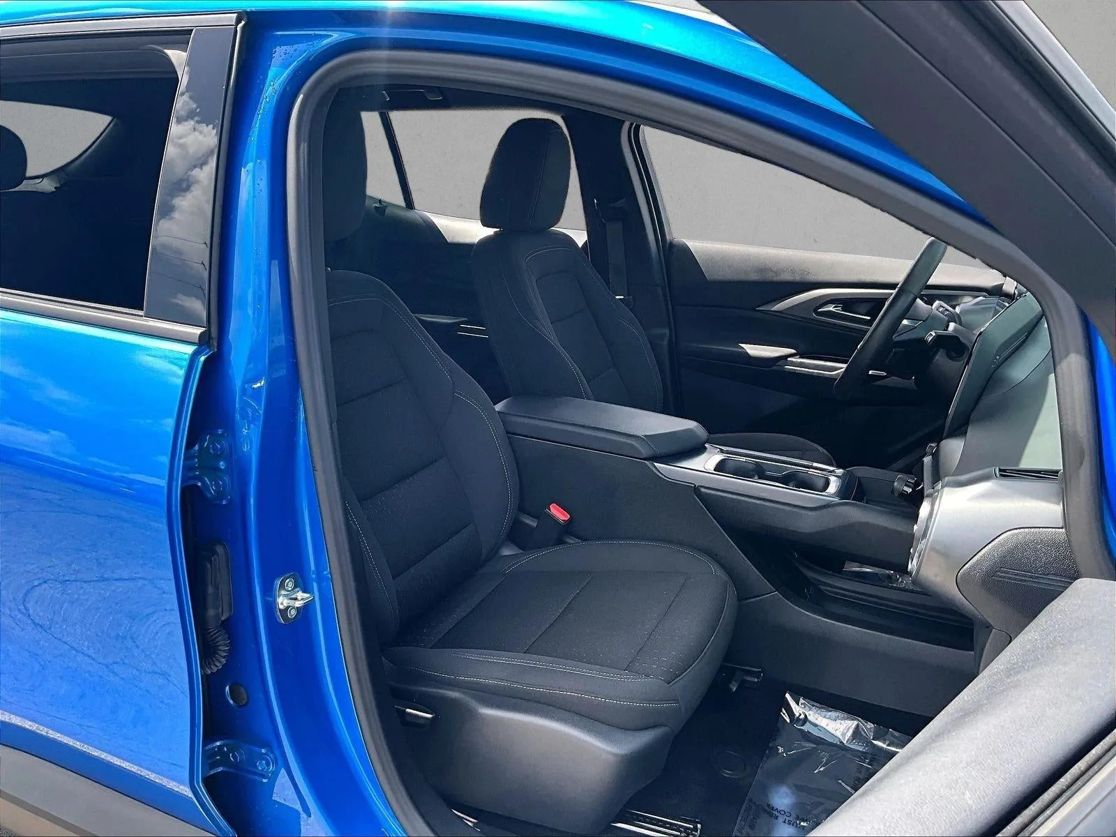 2025 Chevrolet Equinox EV LT photo 9